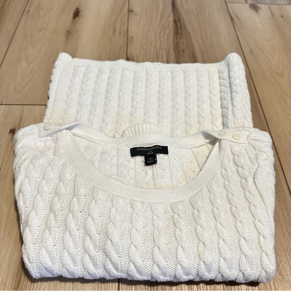 Banana Republic White Cable Knit Sweater great for Spring & Summer looks